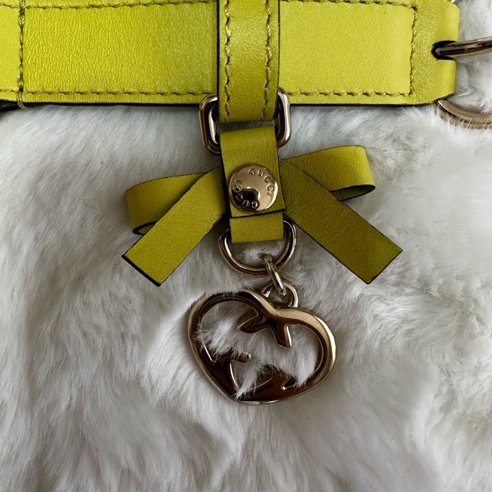 Gucci Lime Green Leather pet collar with Heart Charm-come dust bag and box - Picture 4 of 10